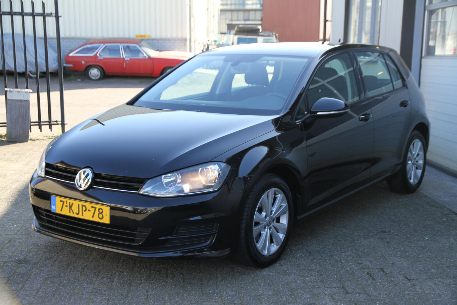 Volkswagen-Golf-16