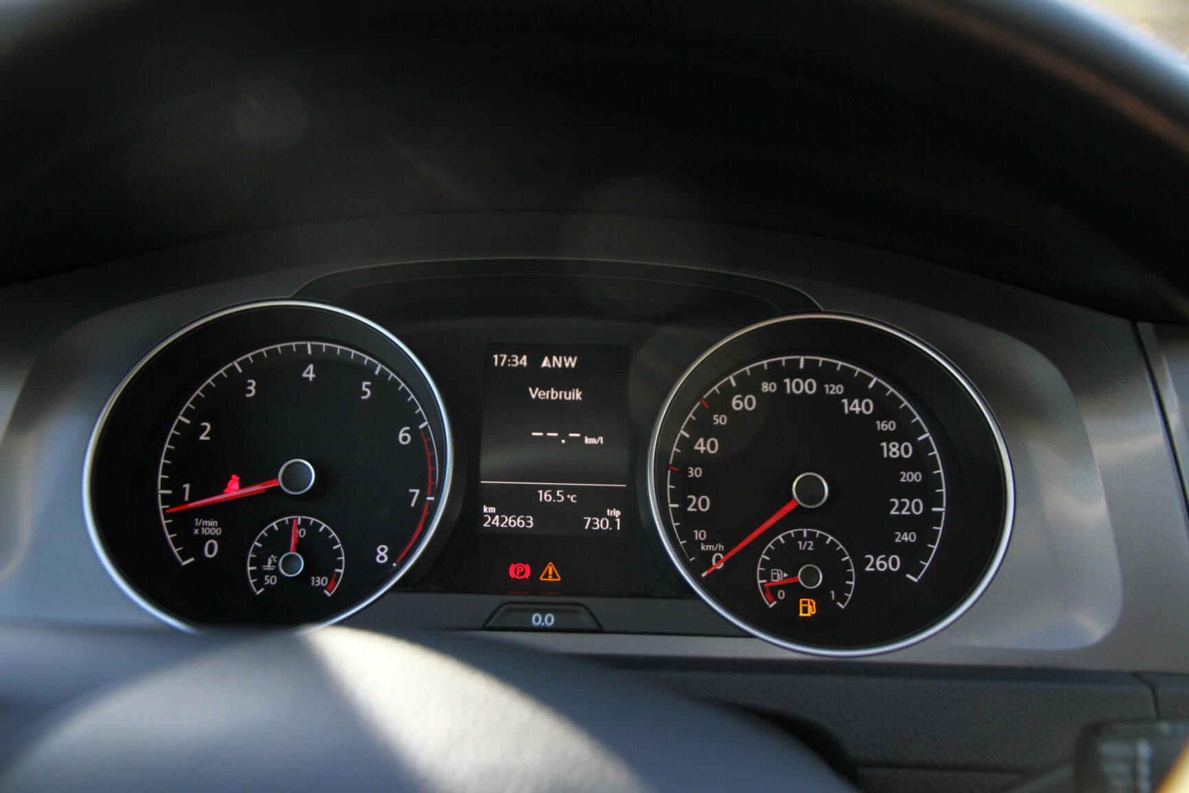 Volkswagen-Golf-30