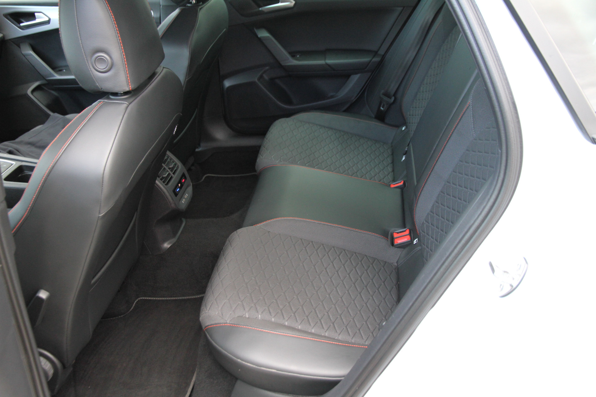 SEAT Leon Sportstourer 1.4 TSI eHybrid PHEV FR Business Intense 2021  11