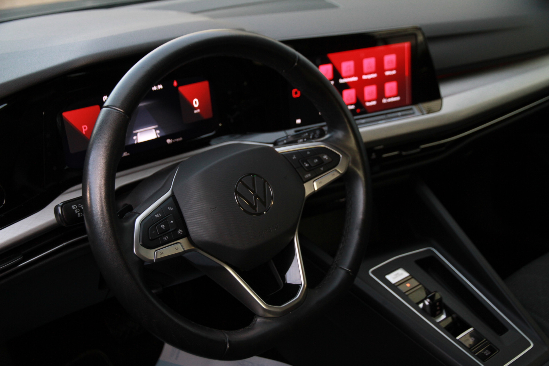 Volkswagen Golf 1.0 eTSI Life Business 2023  10