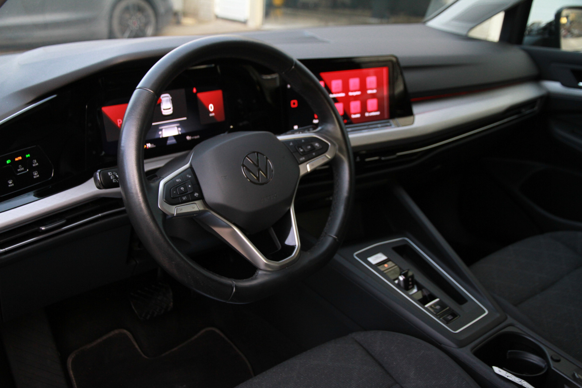 Volkswagen Golf 1.0 eTSI Life Business 2023  4