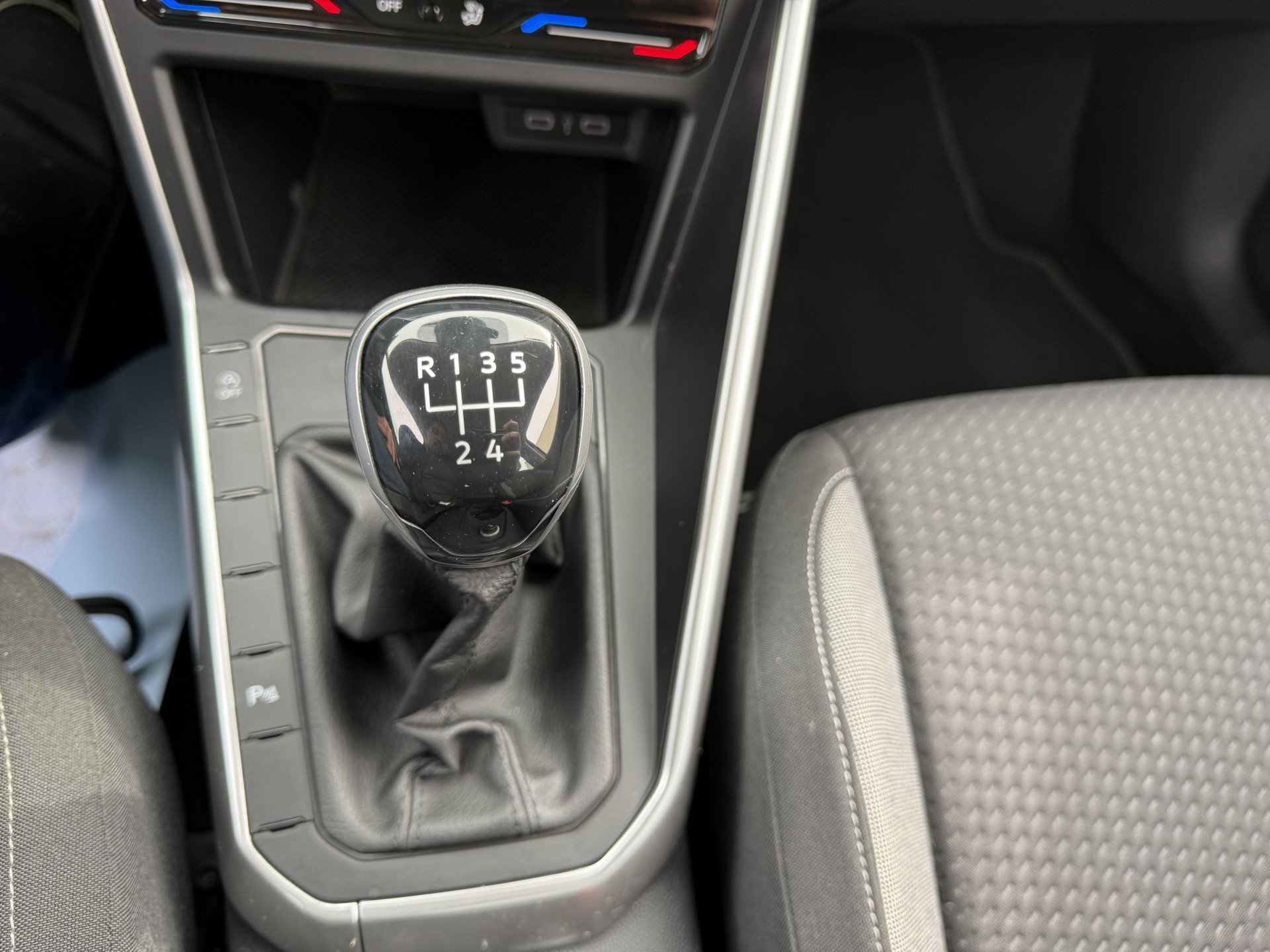 Volkswagen Polo 1.0 TSI Life Business 2022  27