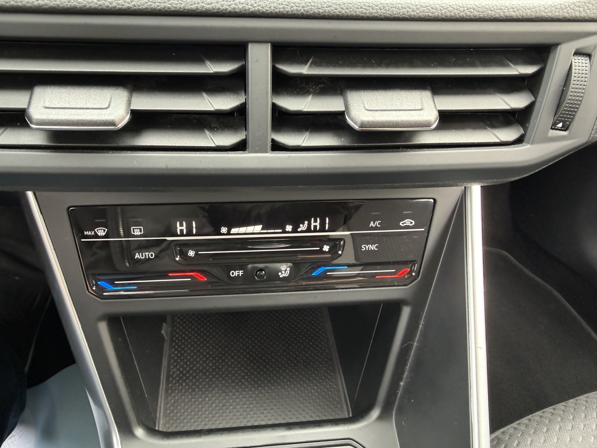 Volkswagen Polo 1.0 TSI Life Business 2022  36
