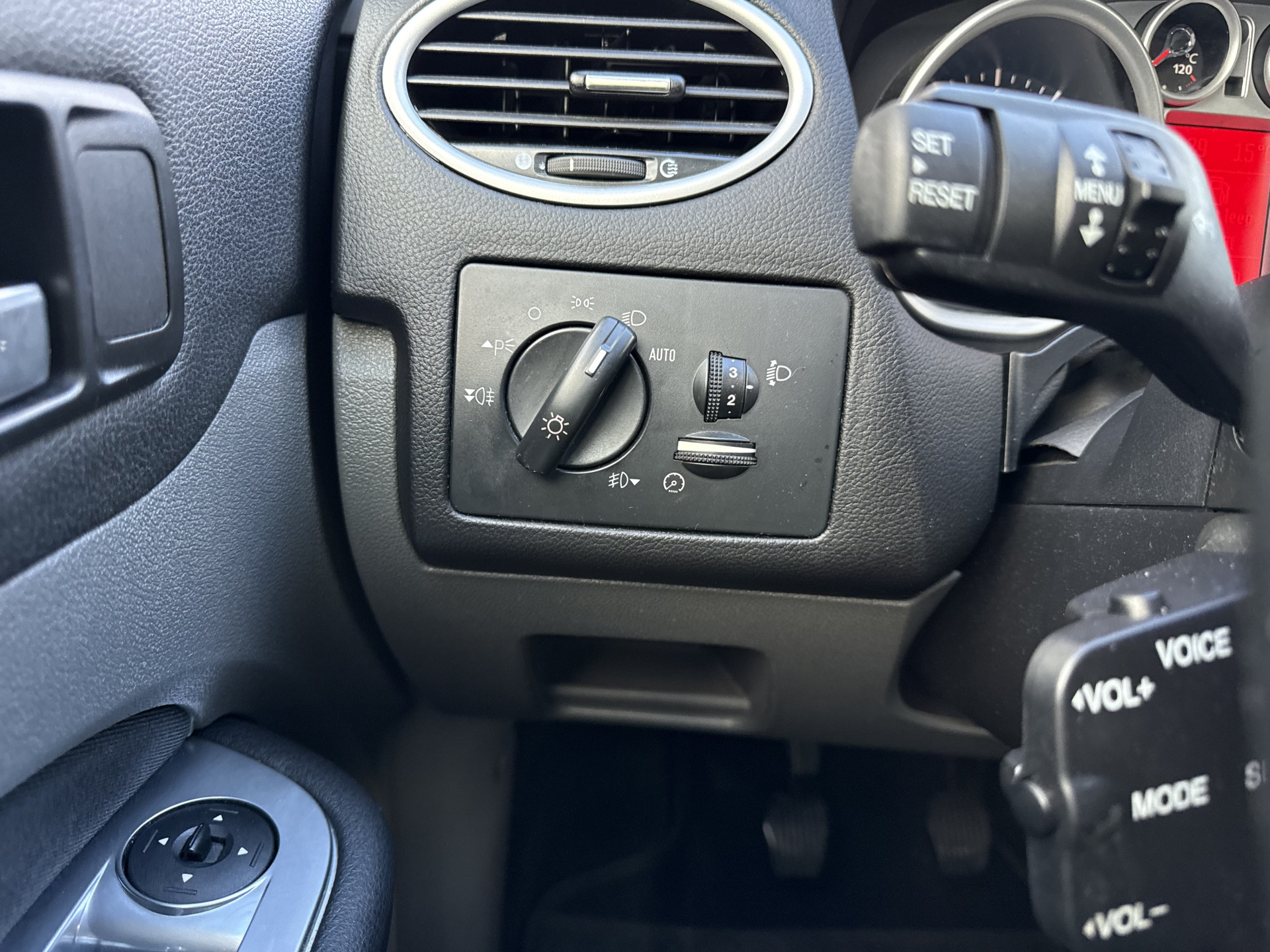 Ford Focus 1.6 Titanium 2008  13