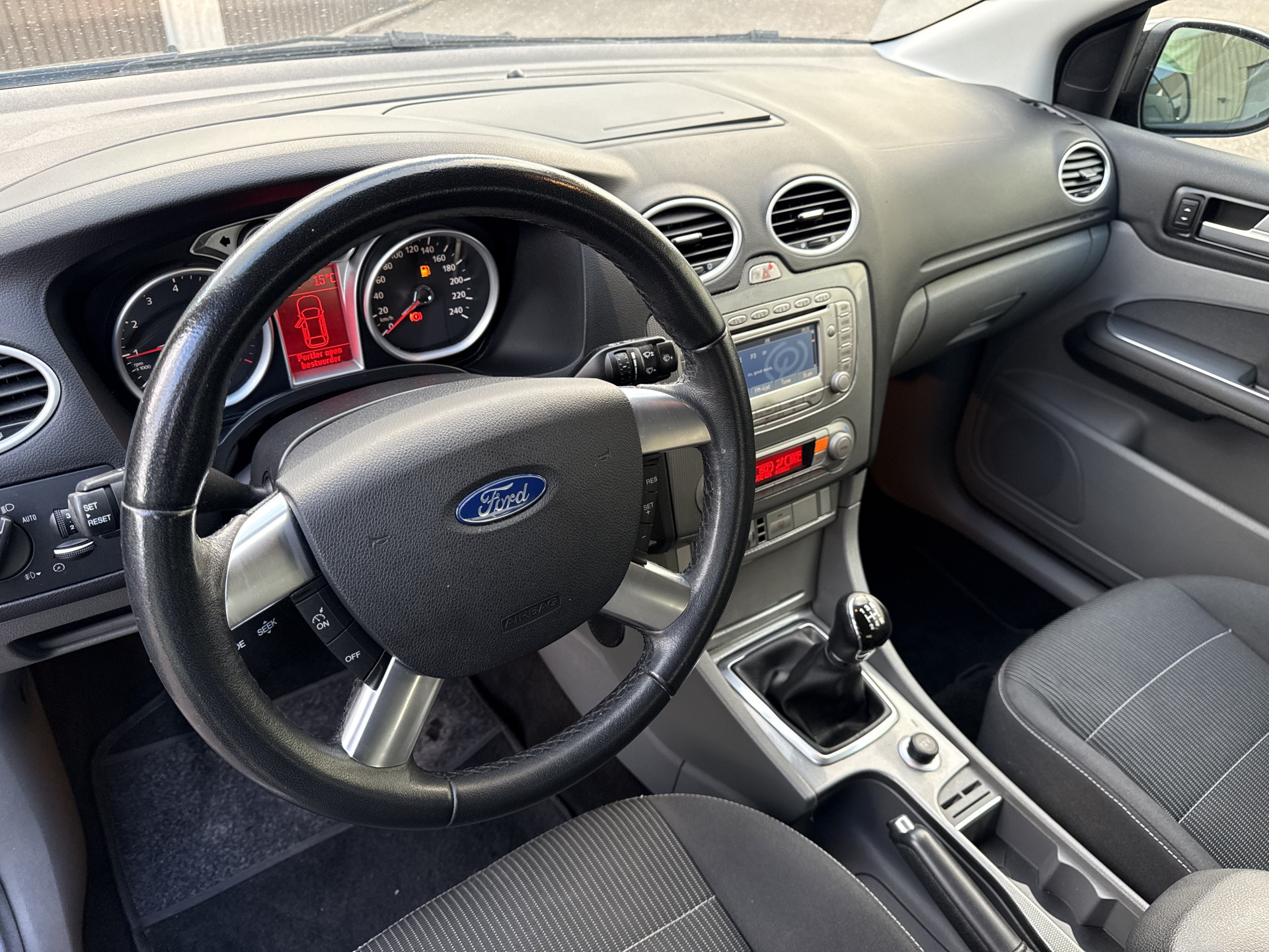 Ford Focus 1.6 Titanium 2008  15
