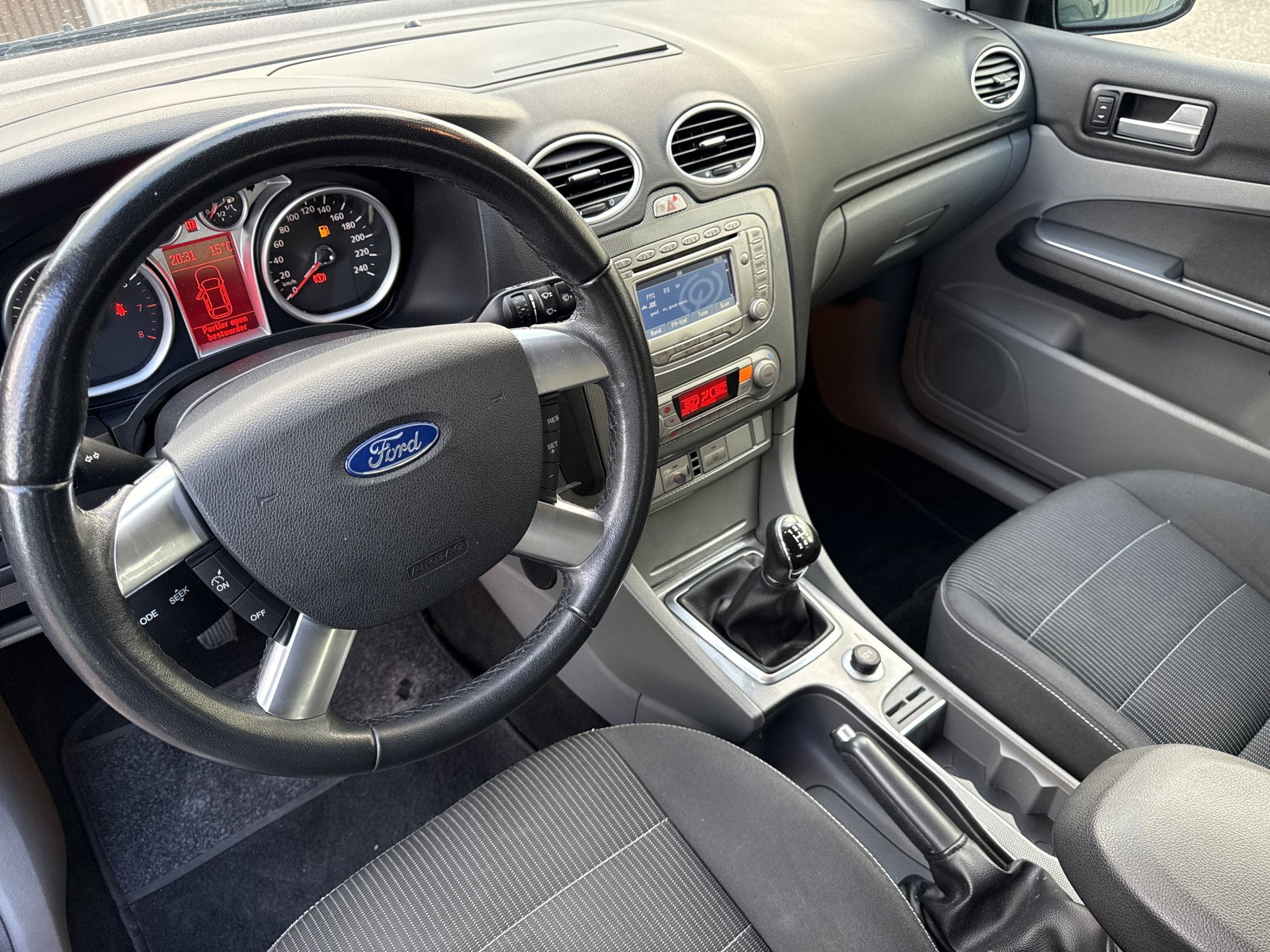 Ford Focus 1.6 Titanium 2008  21