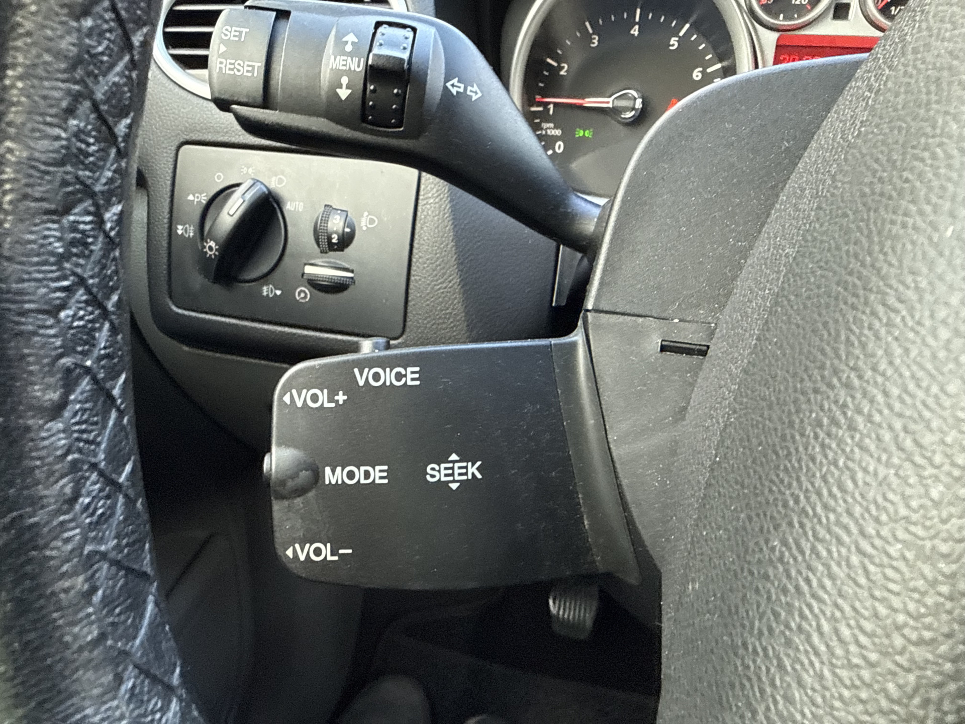 Ford Focus 1.6 Titanium 2008  23