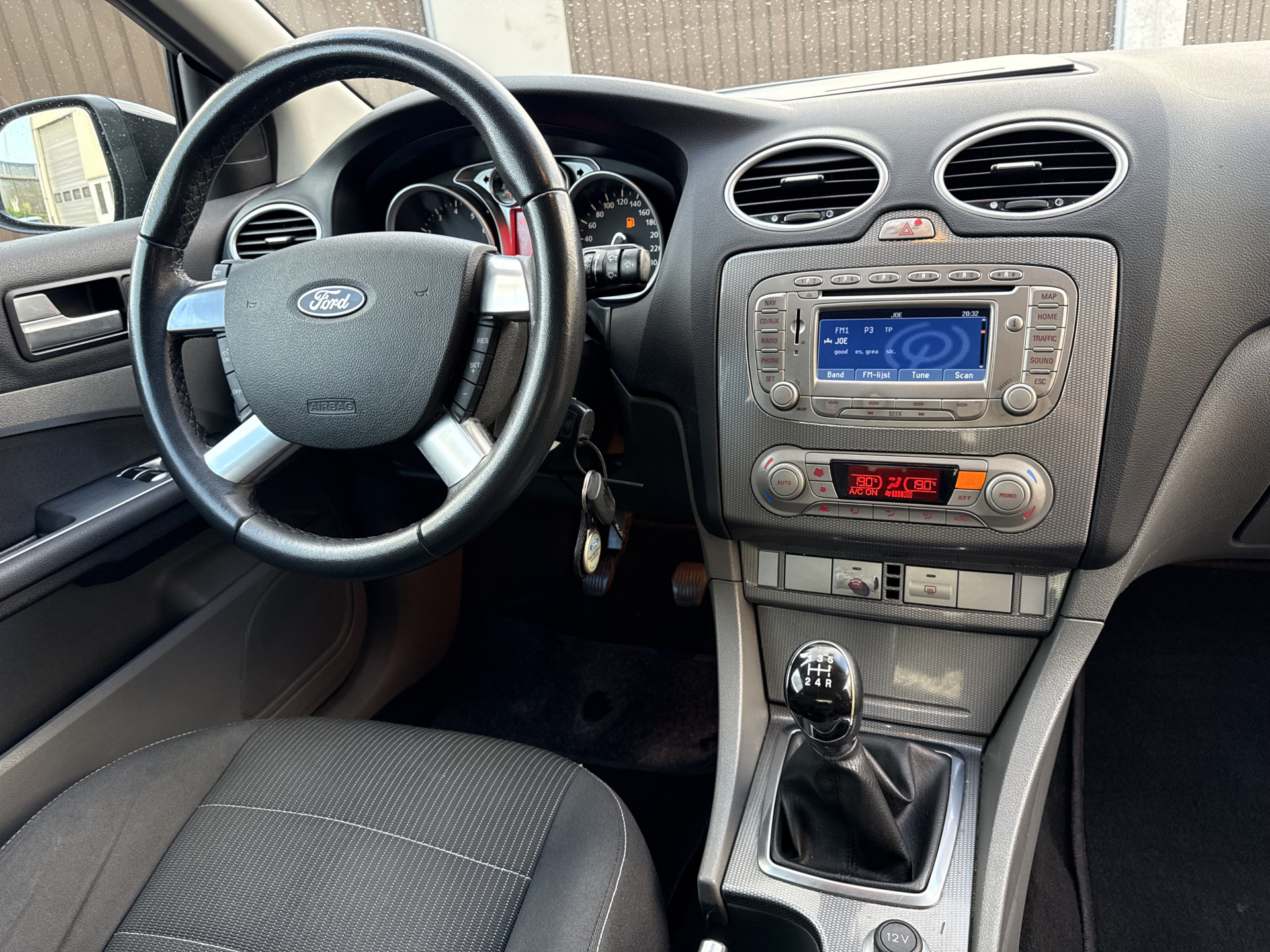 Ford Focus 1.6 Titanium 2008  31
