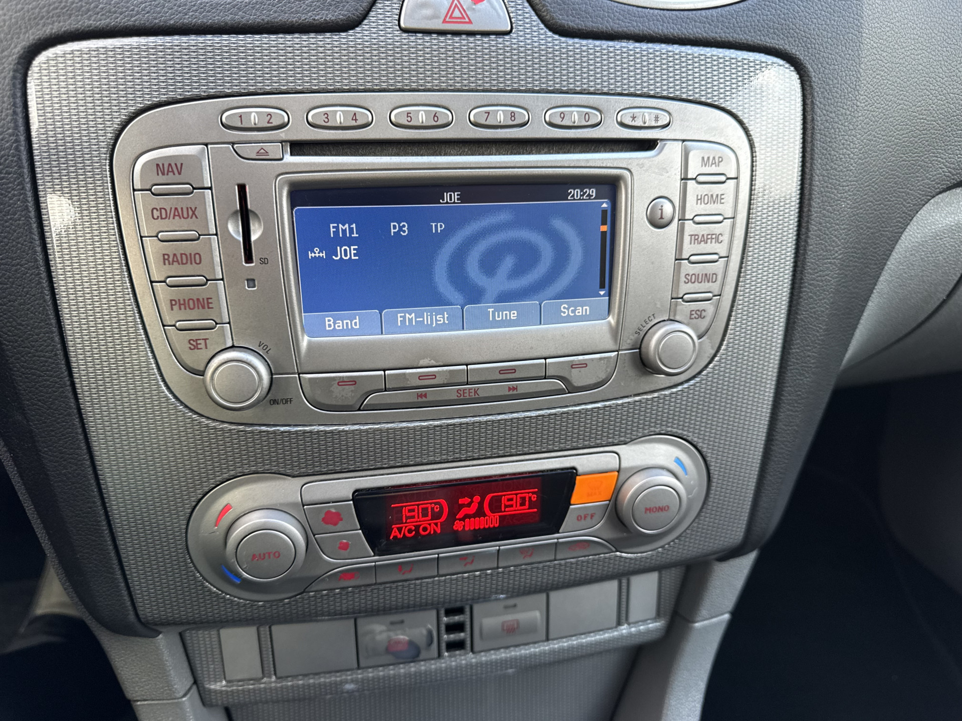 Ford Focus 1.6 Titanium 2008  32