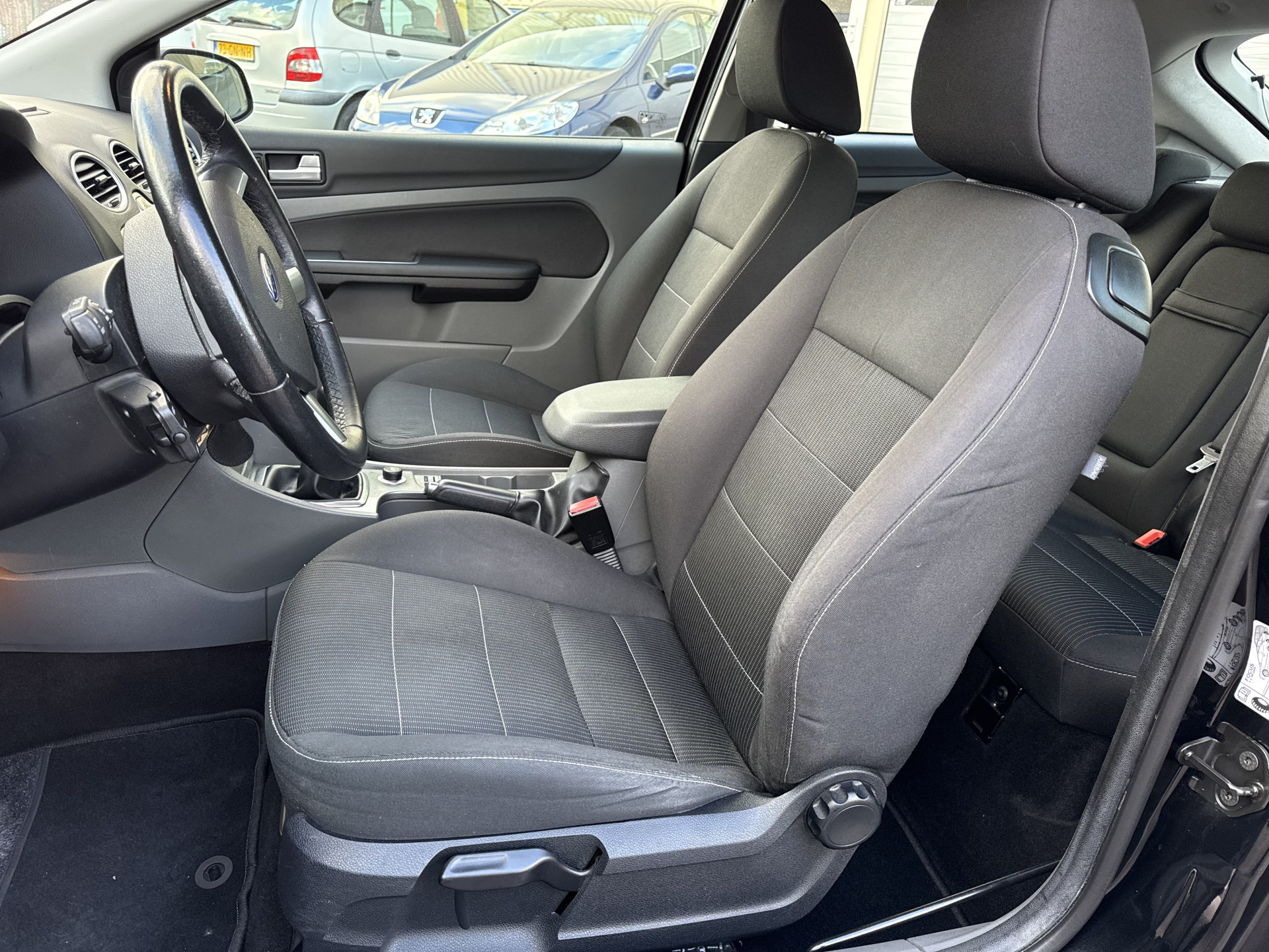 Ford Focus 1.6 Titanium 2008  33