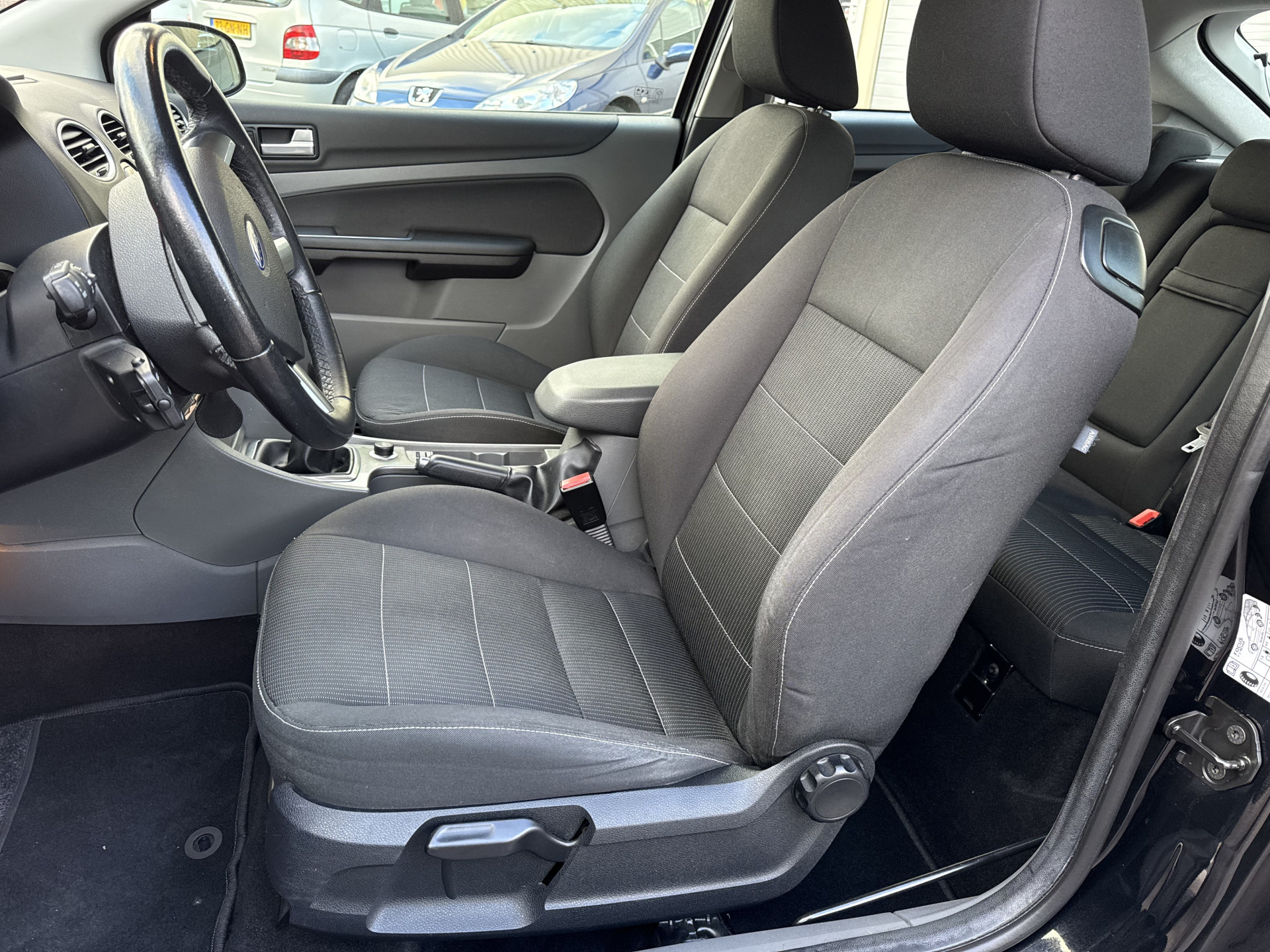 Ford Focus 1.6 Titanium 2008  4