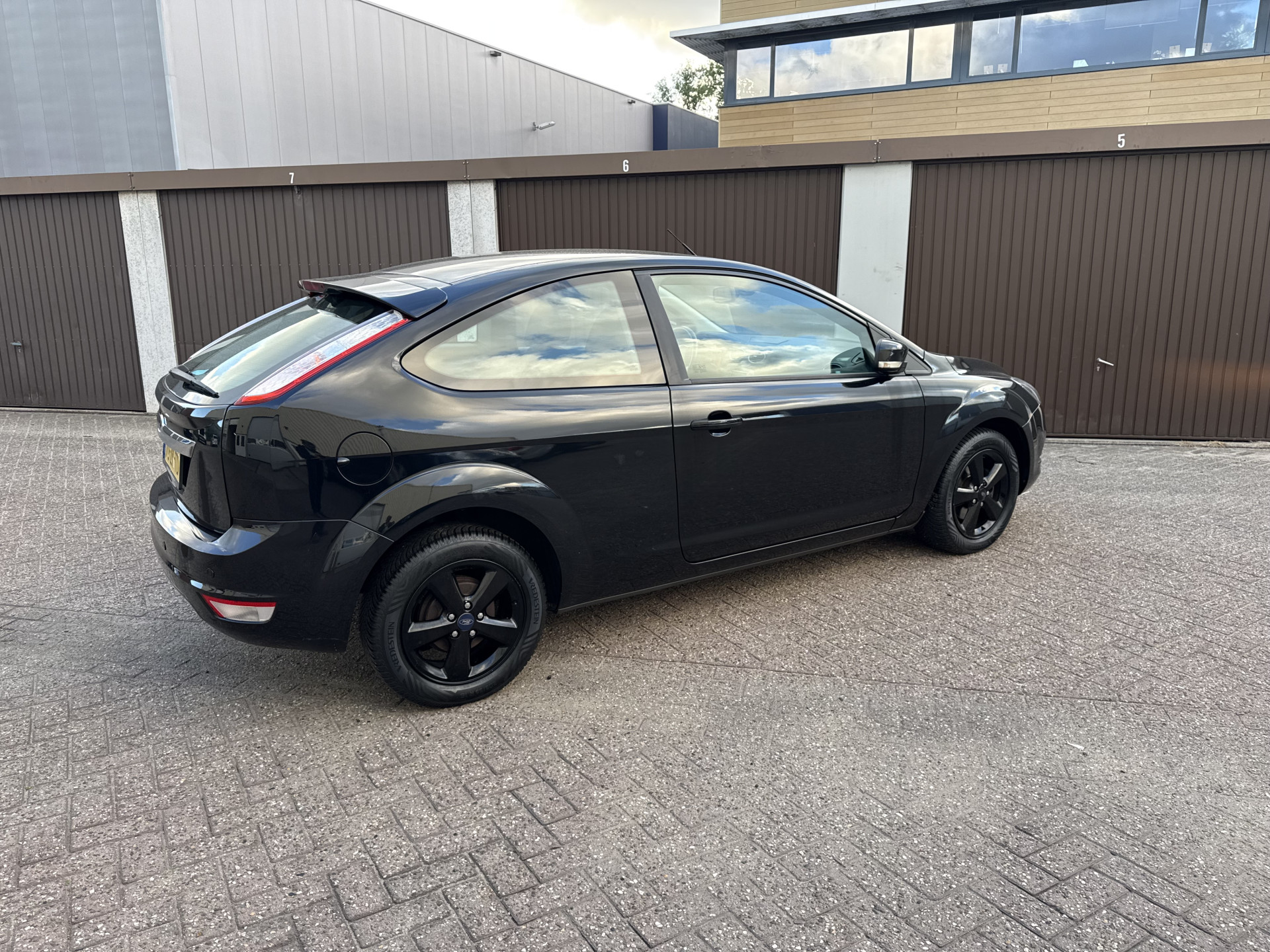 Ford Focus 1.6 Titanium 2008  7