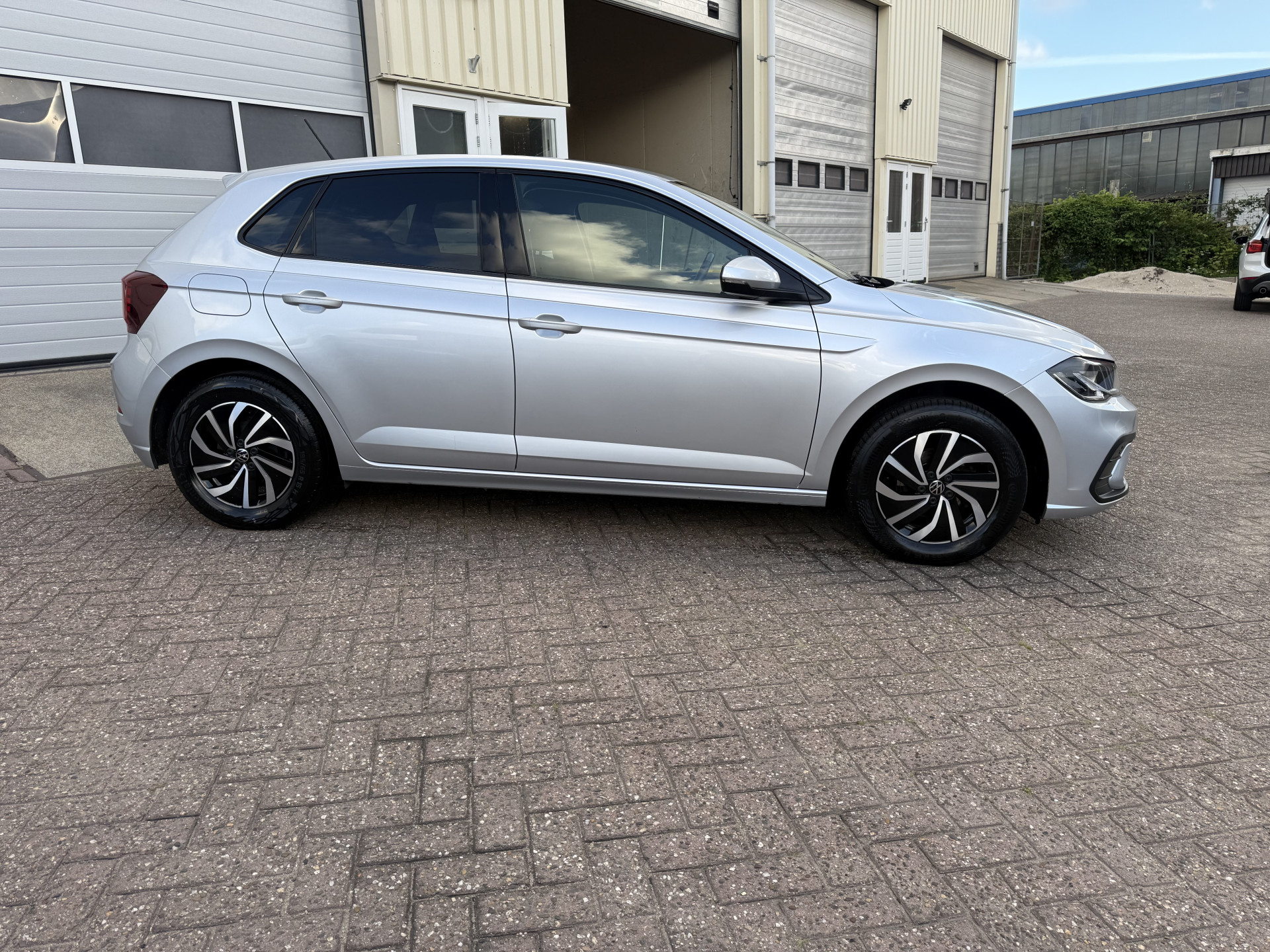 Volkswagen Polo 1.0 TSI Life Business 2023  13