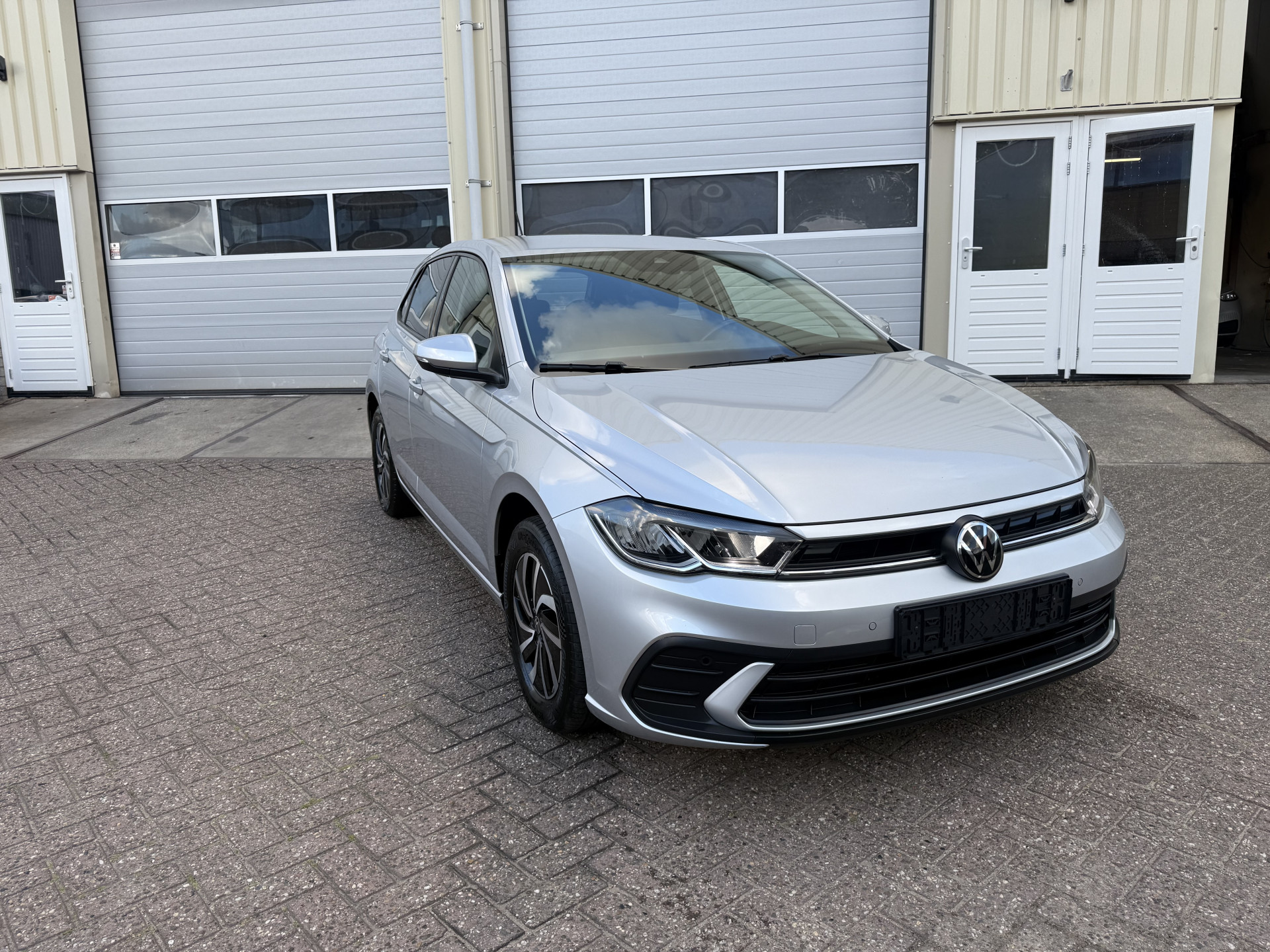 Volkswagen Polo 1.0 TSI Life Business 2023  18