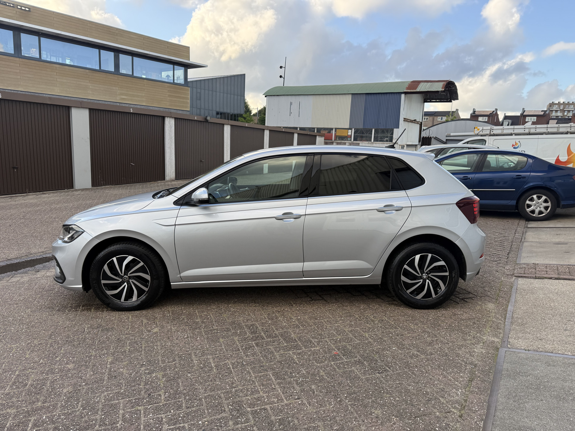 Volkswagen Polo 1.0 TSI Life Business 2023  26