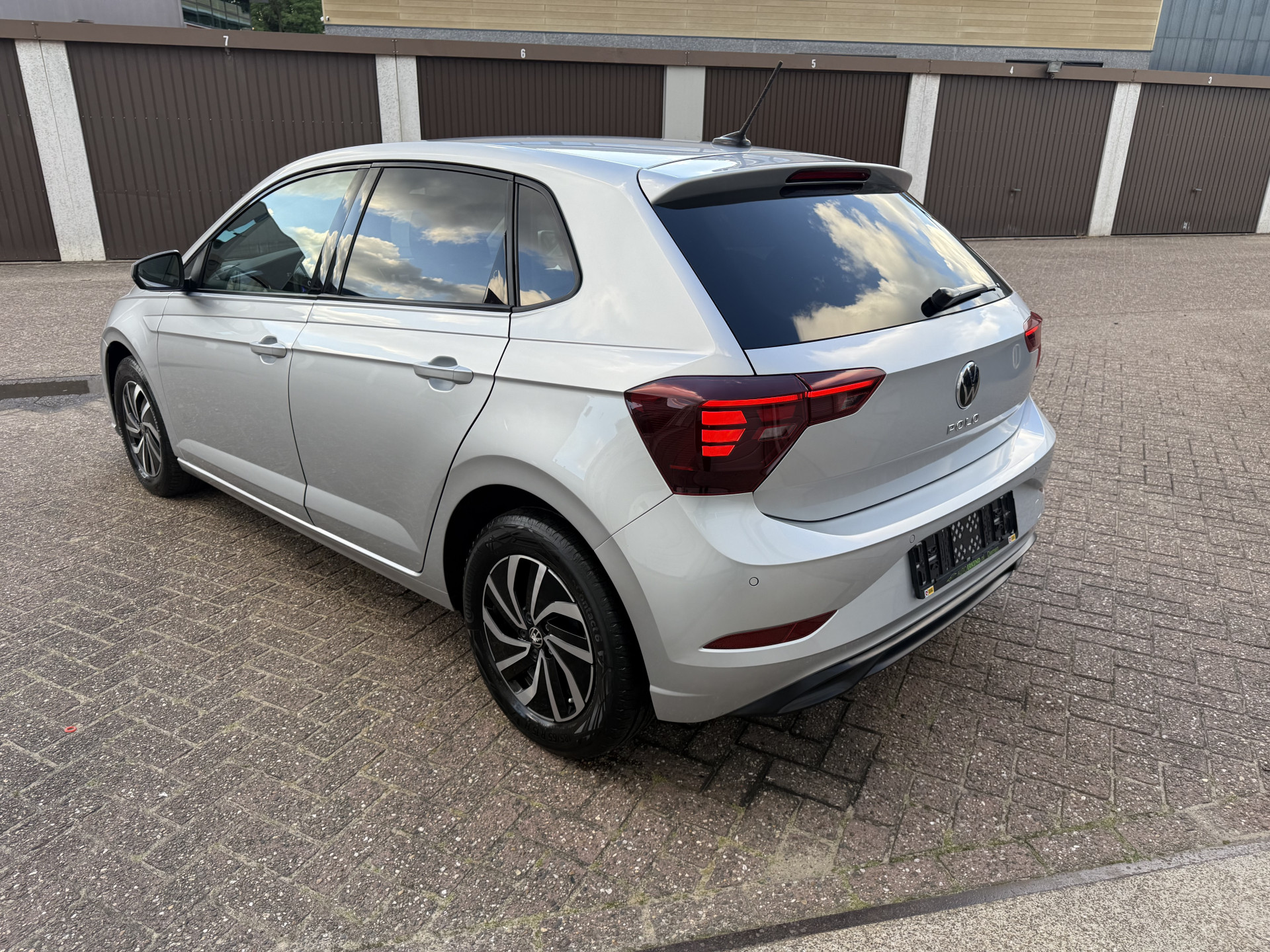 Volkswagen Polo 1.0 TSI Life Business 2023  27