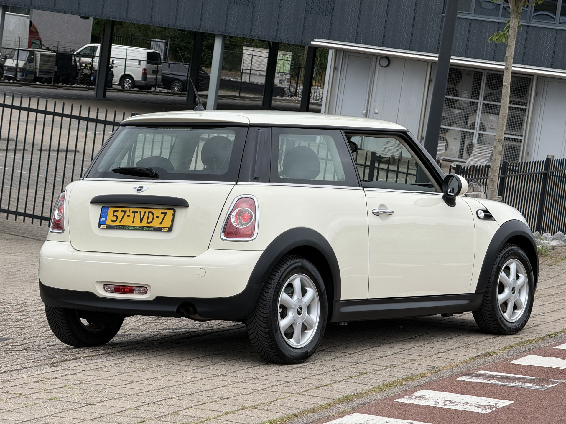 MINI 3-Deurs 1.6 One MINIMALIST Business Line 2012  12