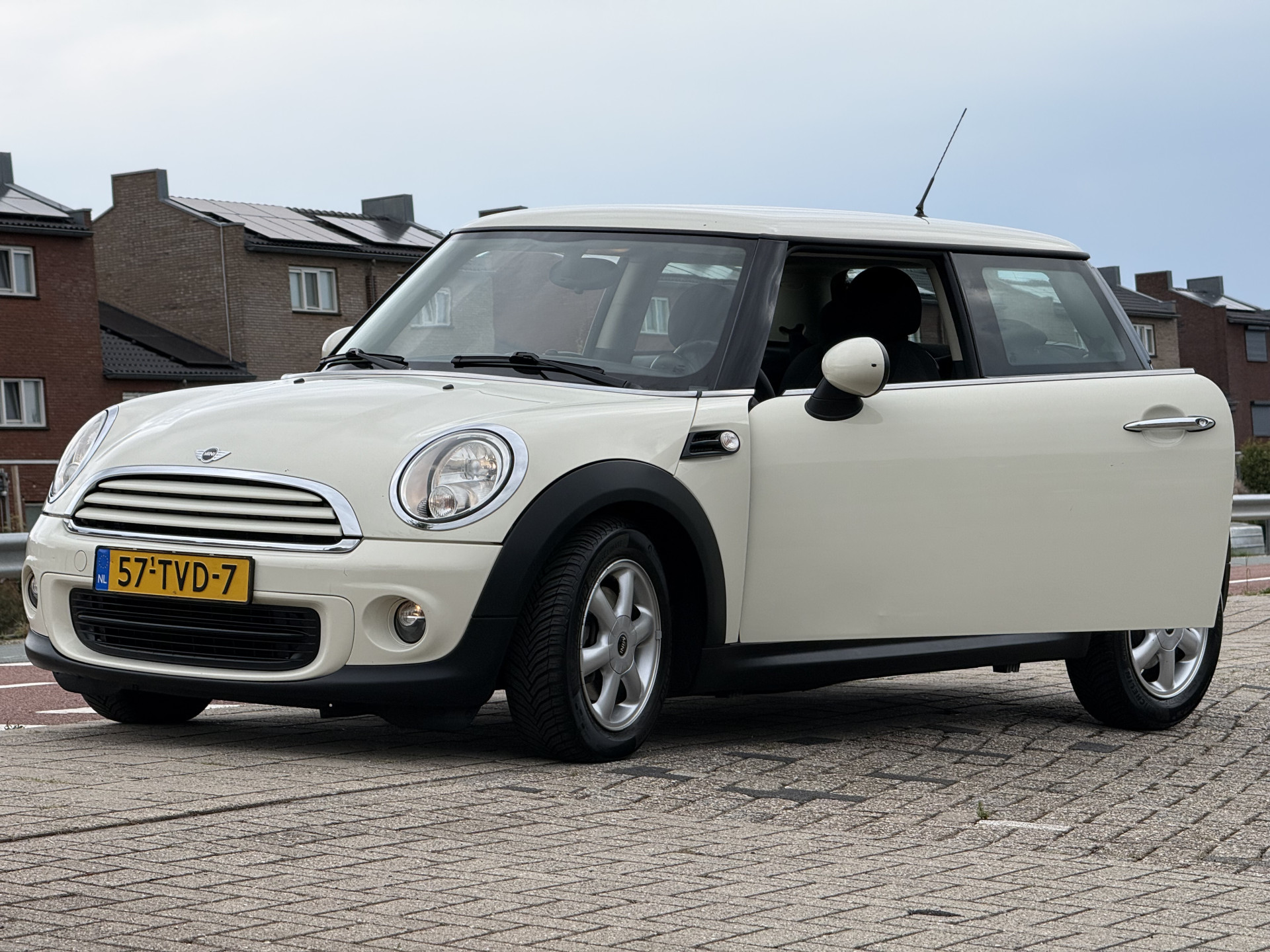 MINI 3-Deurs 1.6 One MINIMALIST Business Line 2012  2
