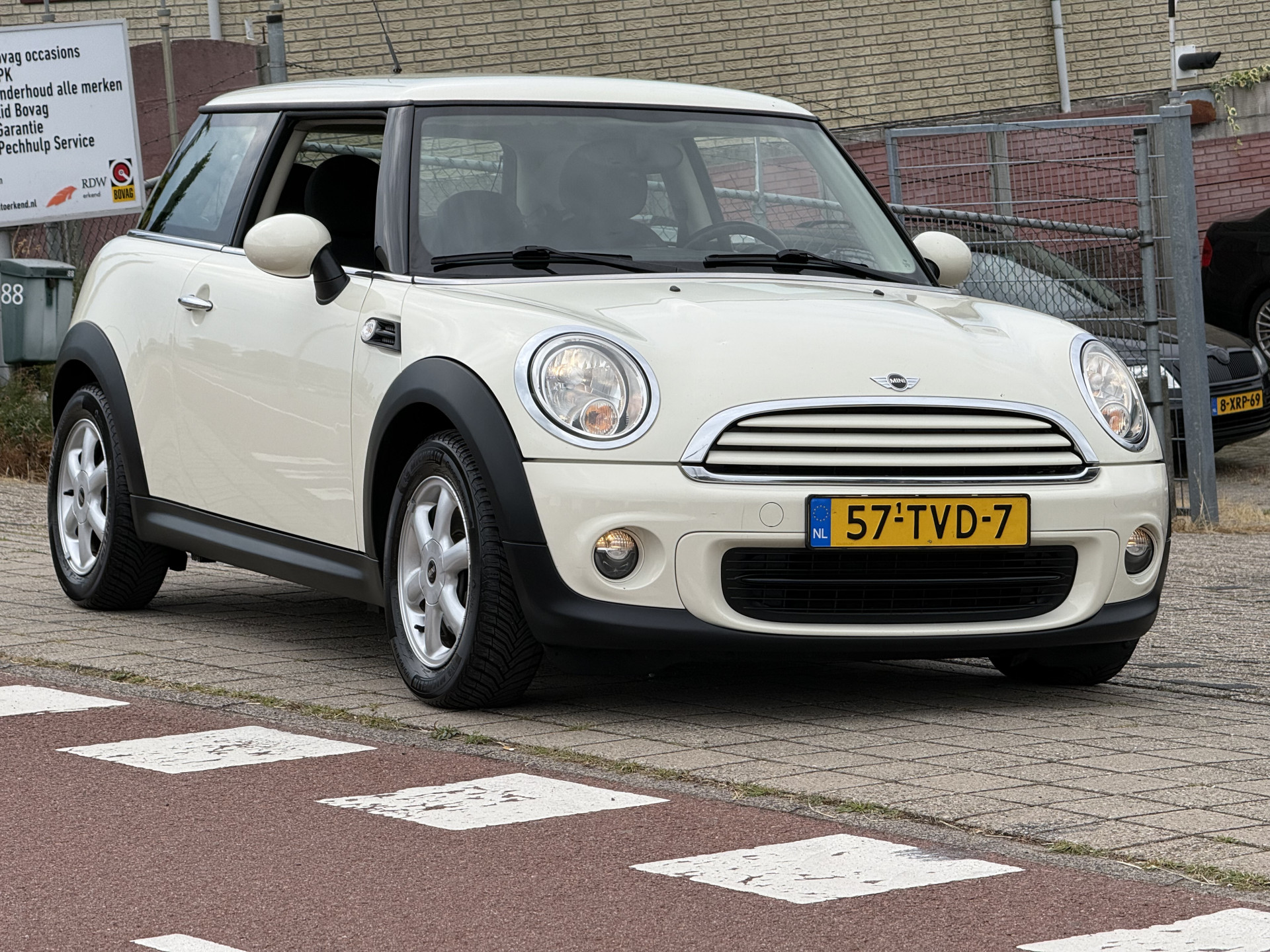 MINI 3-Deurs 1.6 One MINIMALIST Business Line 2012  23