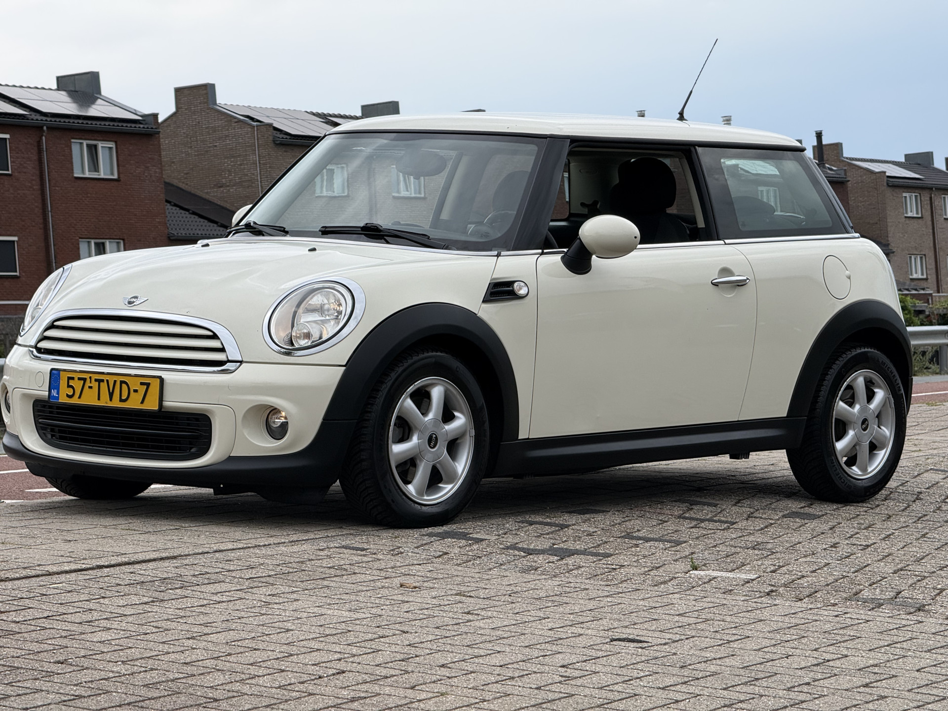 MINI 3-Deurs 1.6 One MINIMALIST Business Line 2012  24