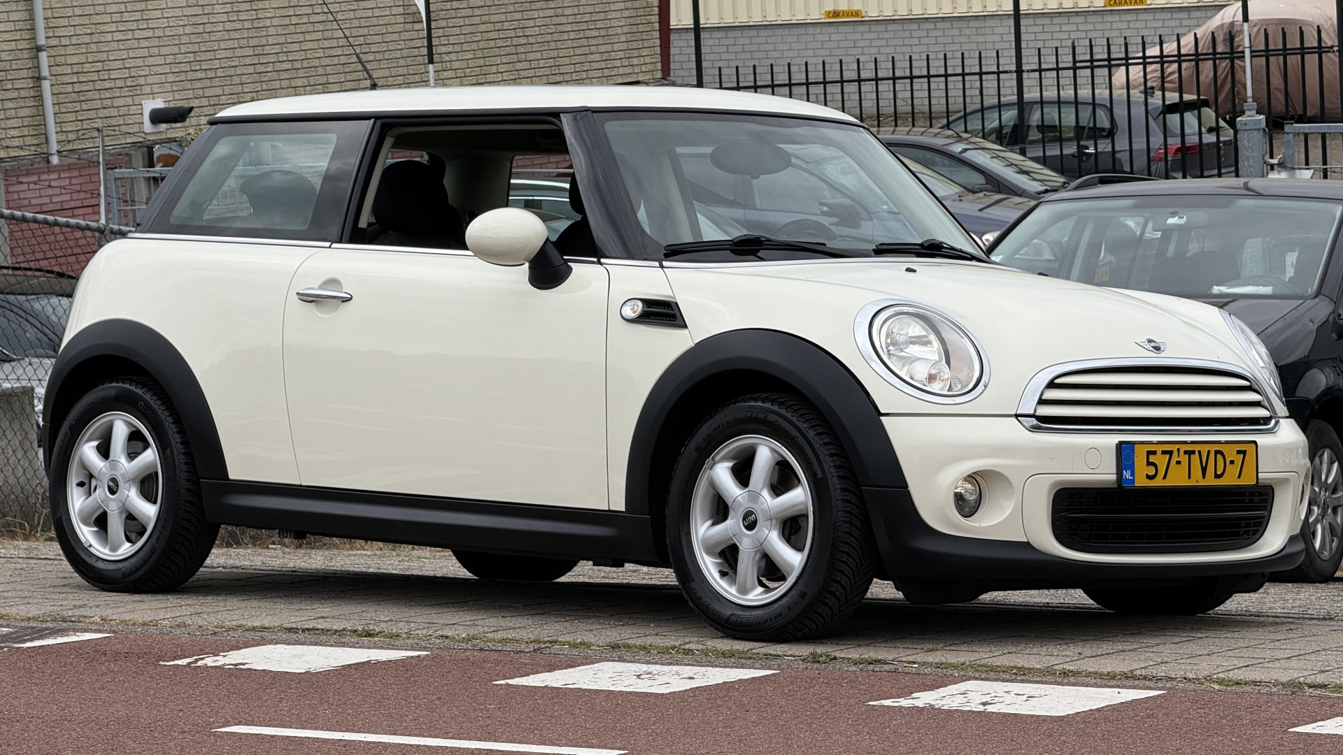 MINI 3-Deurs 1.6 One MINIMALIST Business Line 2012  25
