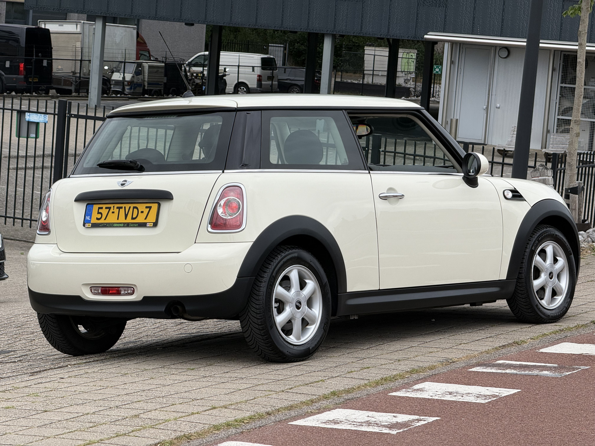 MINI 3-Deurs 1.6 One MINIMALIST Business Line 2012  27