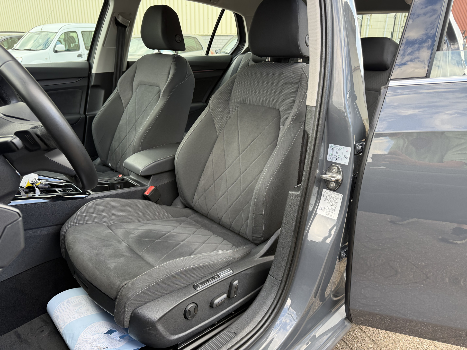 Volkswagen Golf 1.4 eHybrid 2024  22